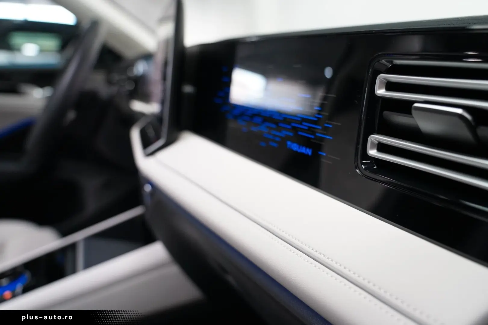 VW Tiguan 2.0TDI Elegance PANO AHK 360 HUD MASSAGE