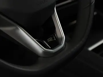 VW Tiguan 2.0 TDI 4M DSG R-Line Pan HUD HK STHZ 360