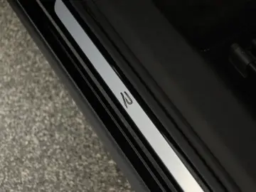 VW Tiguan 2.0 TDI 4M DSG R-Line Pan HUD HK STHZ 360