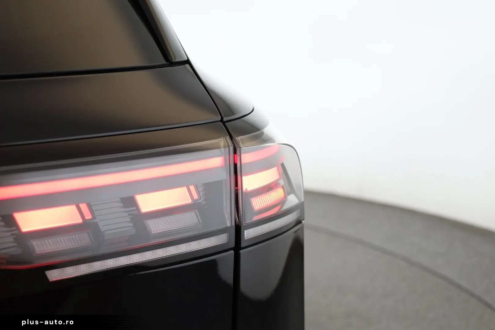 VW Tiguan 2.0 TDI 4M DSG R-Line Pan HUD HK STHZ 360