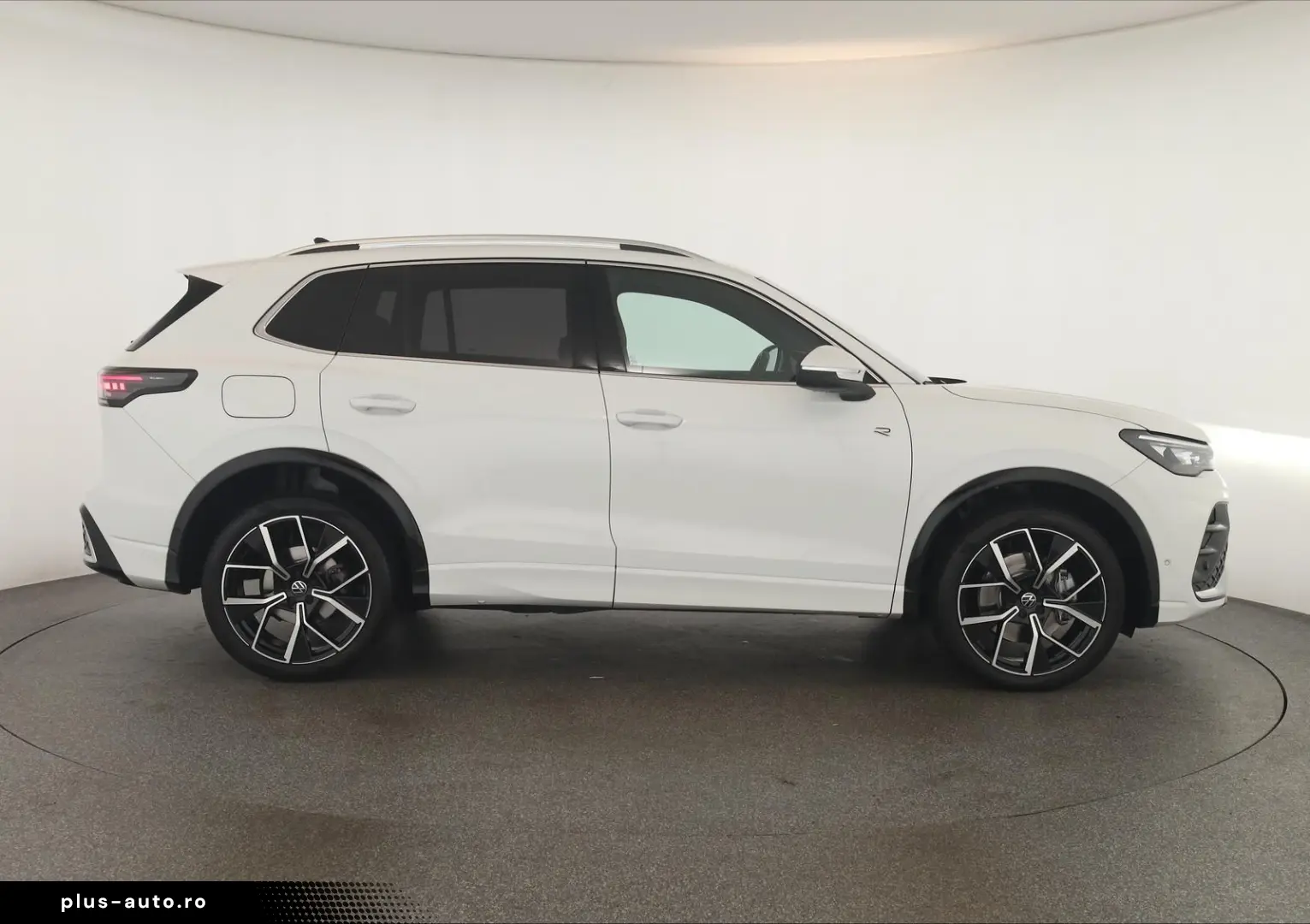 VW Tiguan 2.0 TDI 4M DSG R-Line Pan HUD HK STHZ 360