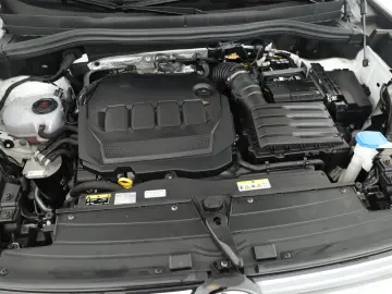 VW Tiguan 2.0 TDI 4M DSG R-Line Pan HUD HK STHZ 360