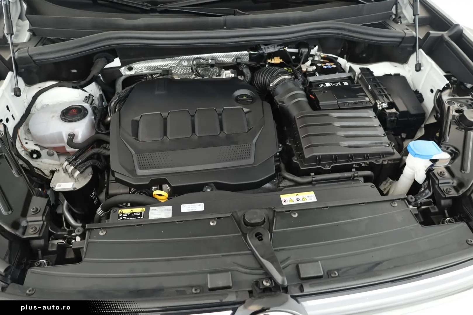 VW Tiguan 2.0 TDI 4M DSG R-Line Pan HUD HK STHZ 360