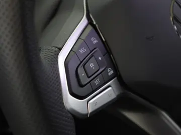 VW Tiguan 2.0 TDI 4M DSG R-Line Pan HUD HK STHZ 360