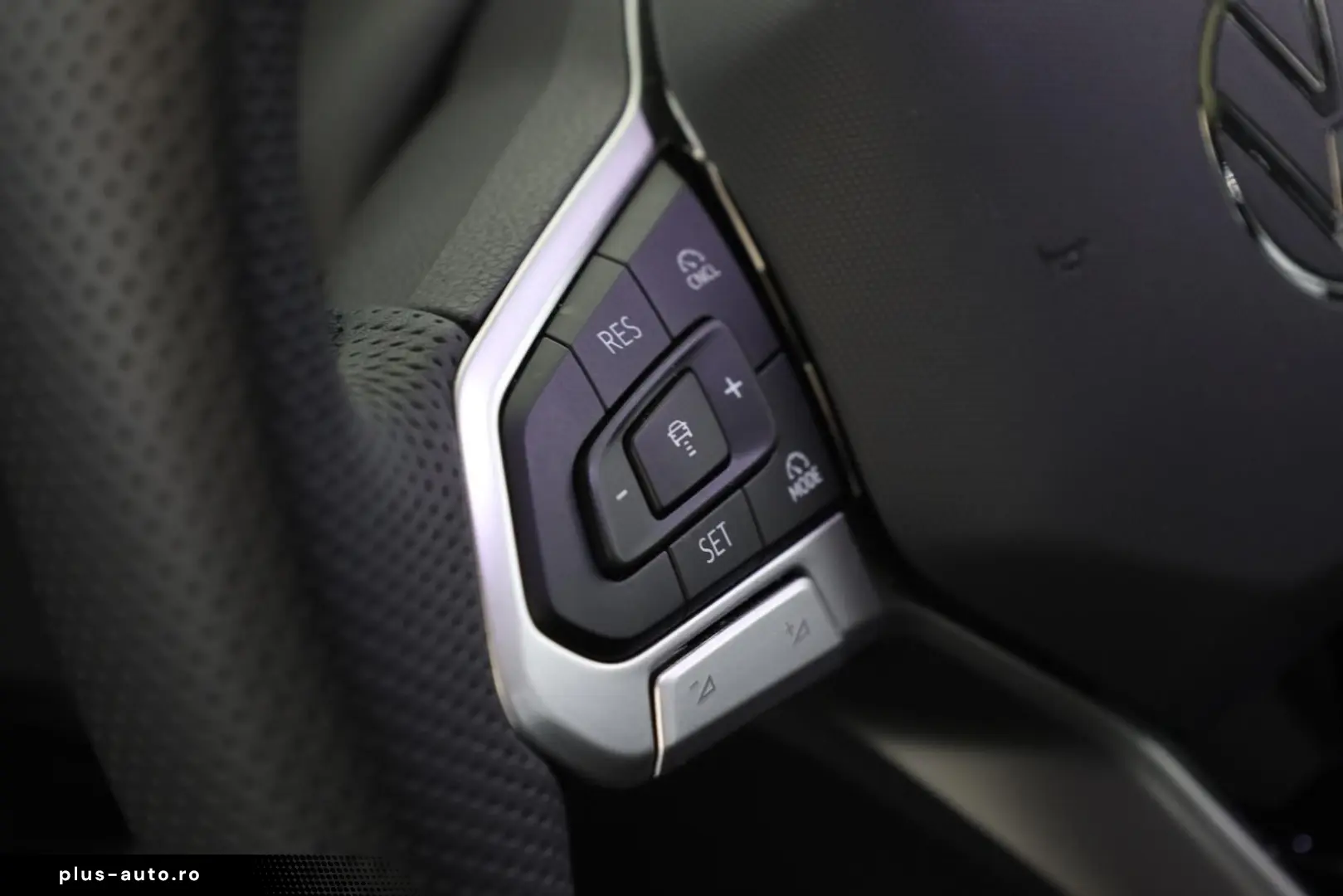 VW Tiguan 2.0 TDI 4M DSG R-Line Pan HUD HK STHZ 360