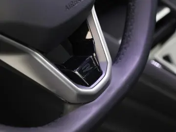 VW Tiguan 2.0 TDI 4M DSG R-Line Pan HUD HK STHZ 360