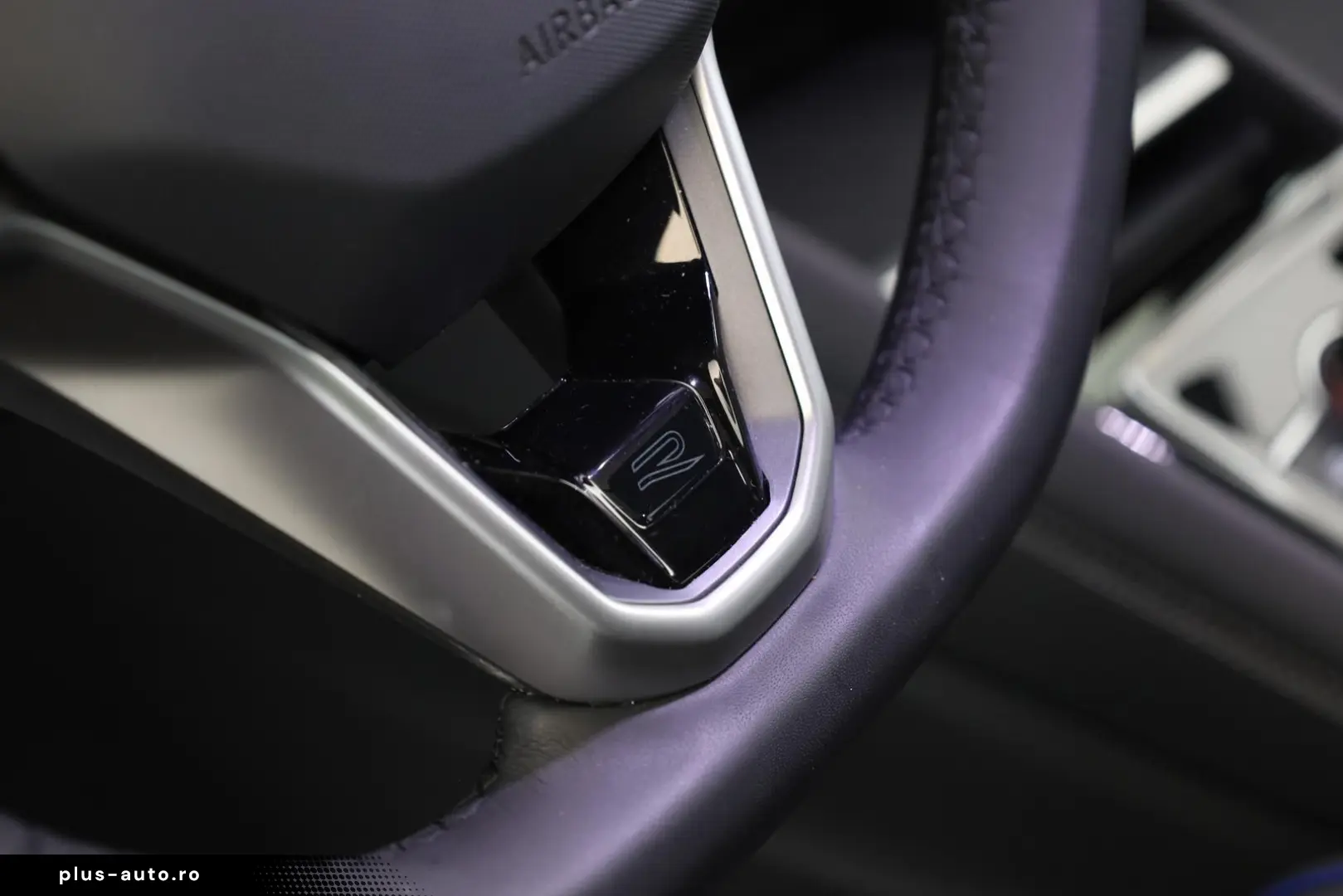 VW Tiguan 2.0 TDI 4M DSG R-Line Pan HUD HK STHZ 360