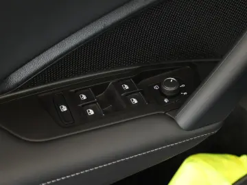 VW Tiguan 2.0 TDI 4M DSG R-Line Pan HUD HK STHZ 360