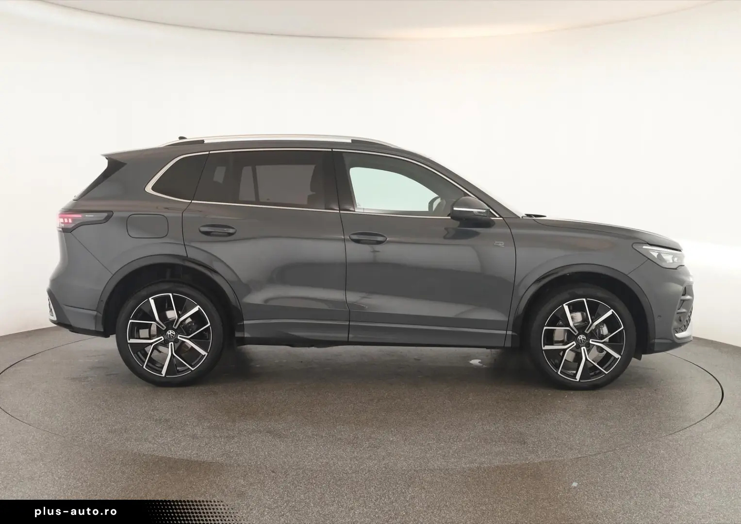 VW Tiguan 2.0 TDI 4M DSG R-Line Pan HUD HK STHZ 360