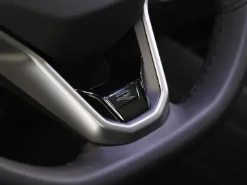 VW Tiguan 2.0 TDI 4M DSG R-Line Pan HUD HK STHZ 360