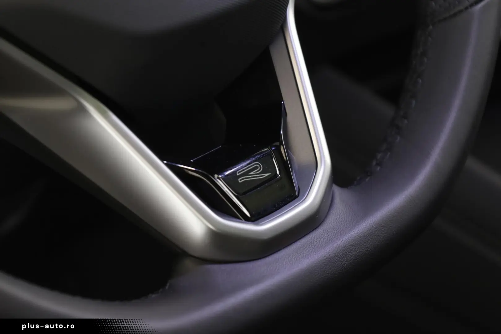 VW Tiguan 2.0 TDI 4M DSG R-Line Pan HUD HK STHZ 360