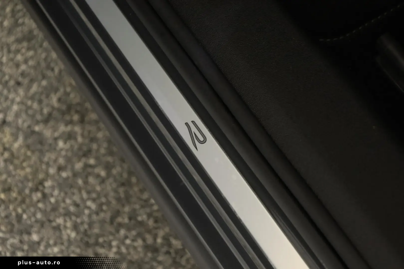 VW Tiguan 2.0 TDI 4M DSG R-Line Pan HUD HK STHZ 360