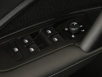 VW Tiguan 2.0 TDI 4M DSG R-Line Pan HUD HK STHZ 360