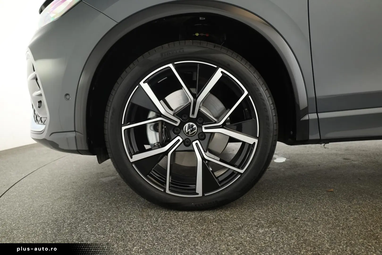 VW Tiguan 2.0 TDI 4M DSG R-Line Pan HUD HK STHZ 360