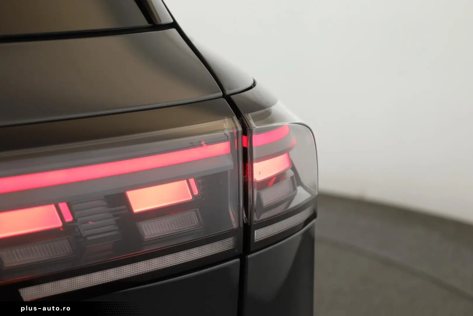 VW Tiguan 2.0 TDI 4M DSG R-Line Pan HUD HK STHZ 360