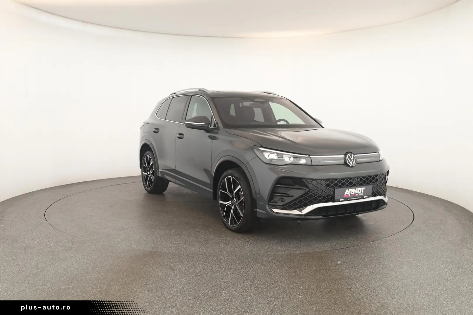 VW Tiguan 2.0 TDI 4M DSG R-Line Pan HUD HK STHZ 360