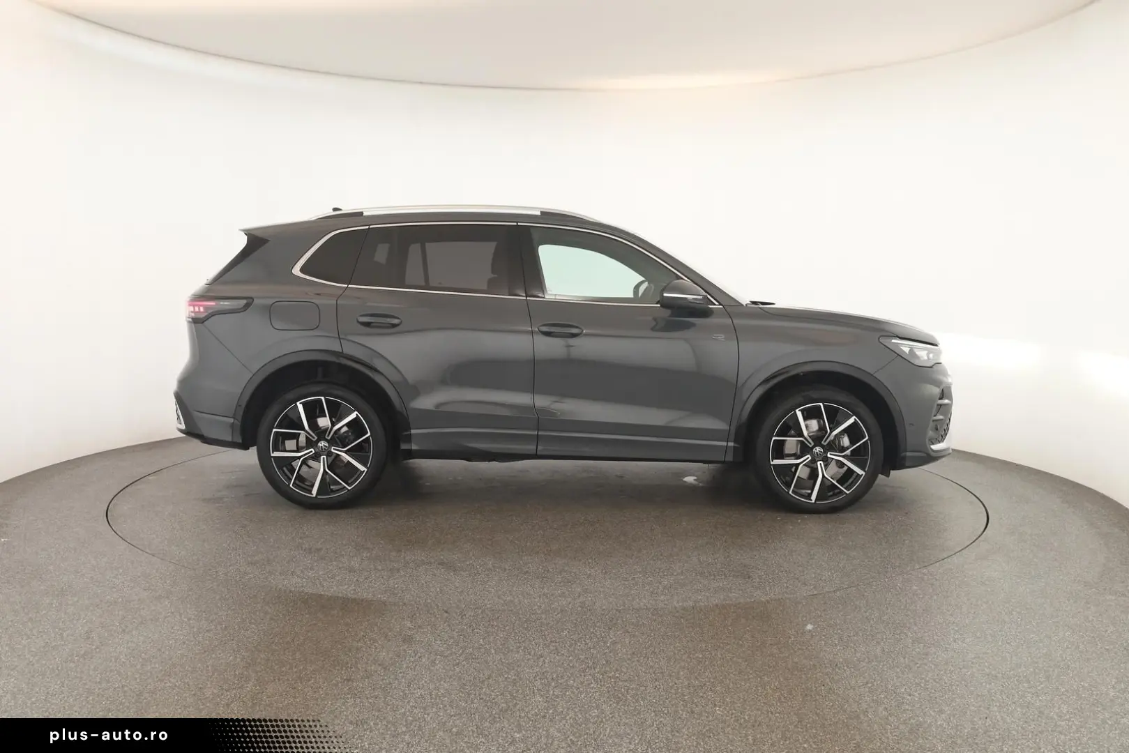 VW Tiguan 2.0 TDI 4M DSG R-Line Pan HUD HK STHZ 360