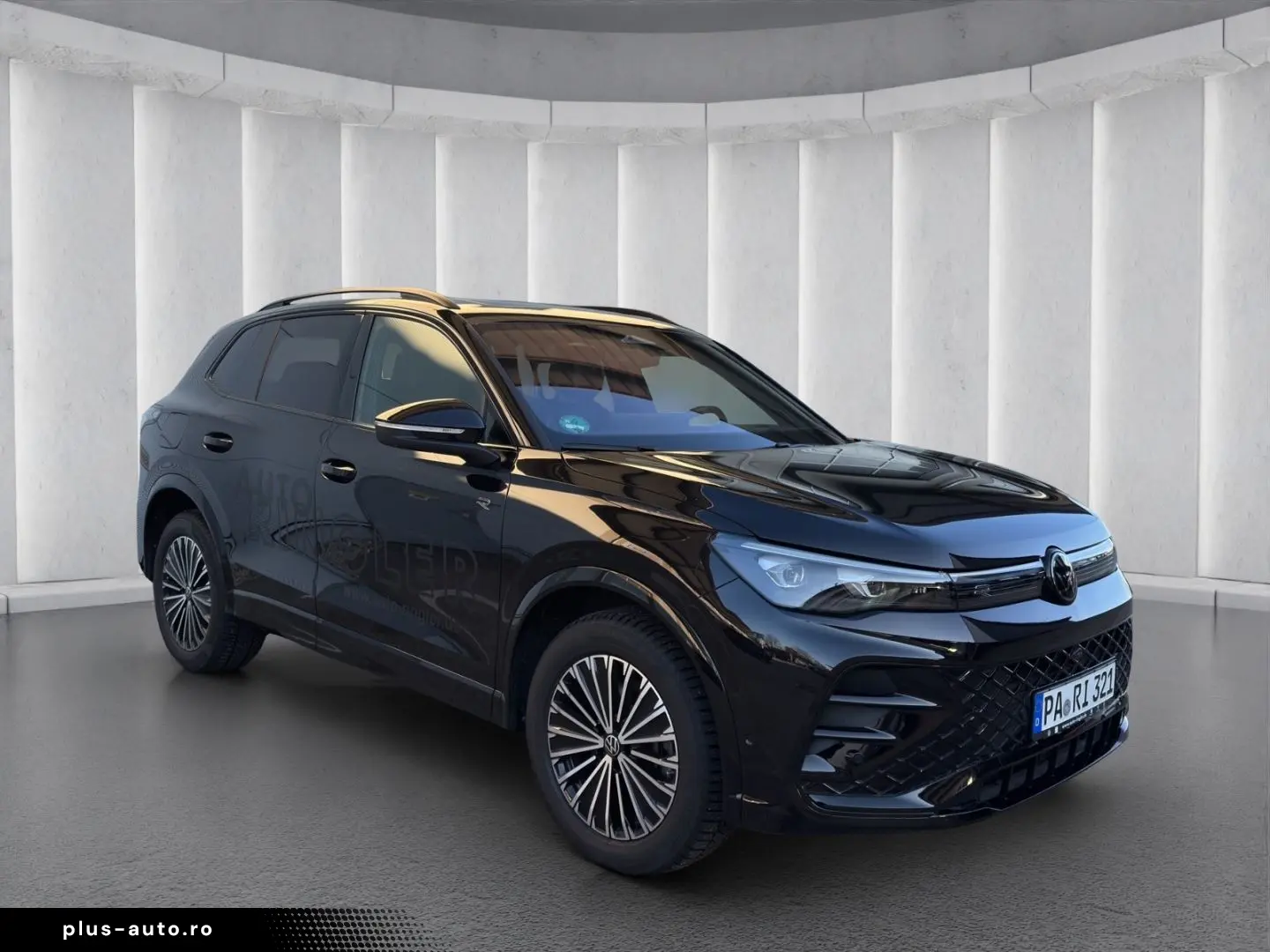 VW Tiguan R-LINE 4Mot StndHzg HD-Matrix PANO 360 Ka