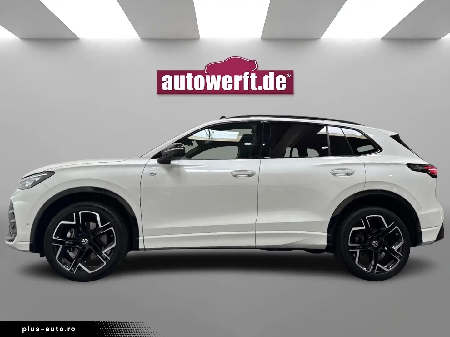 VW Tiguan 2.0 TDI 4M DSG R LINE BLACK PANO AHK MATR
