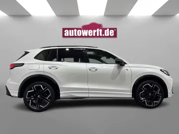 VW Tiguan 2.0 TDI 4M DSG R LINE BLACK PANO AHK MATR