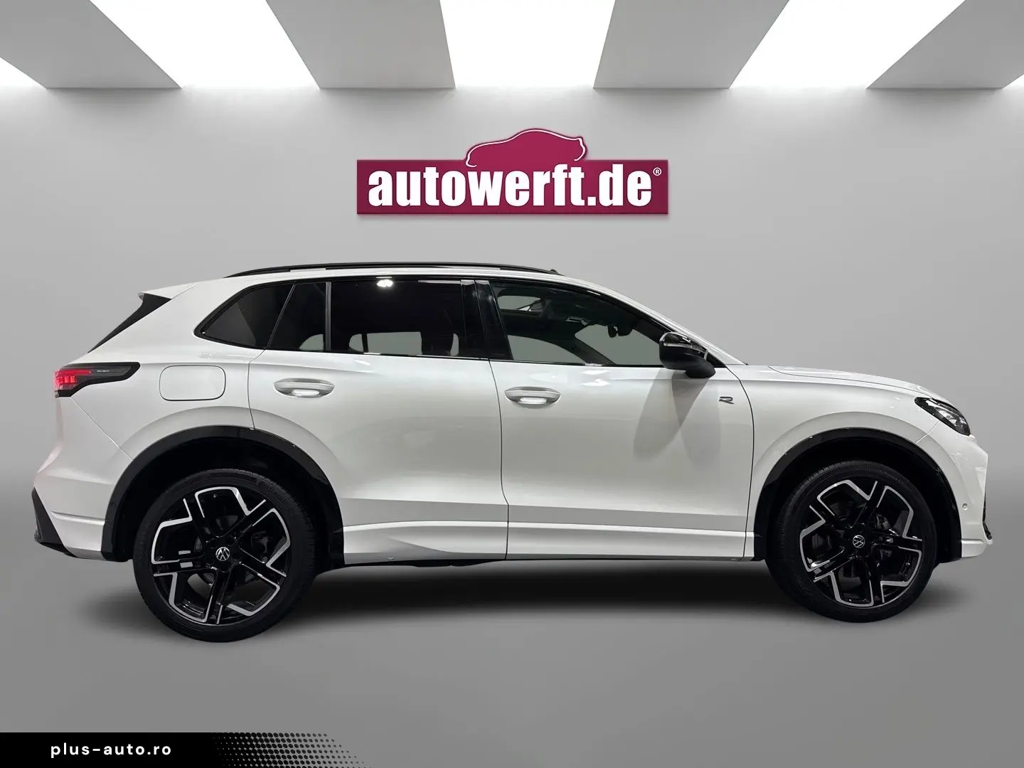VW Tiguan 2.0 TDI 4M DSG R LINE BLACK PANO AHK MATR