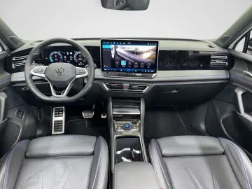 VW Tiguan 2.0 TDI 4M DSG R LINE BLACK PANO AHK MATR