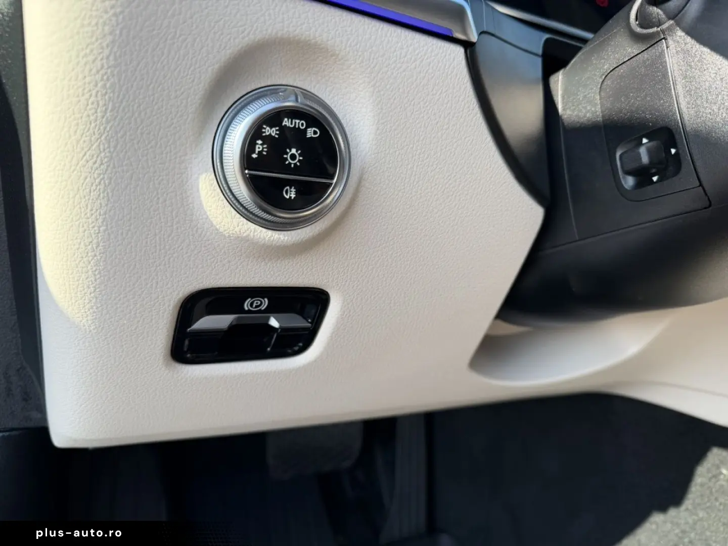 MERCEDES-BENZ C 300 4M AVANTGARDE BURM DIGI LIGHT FAHRASSIST