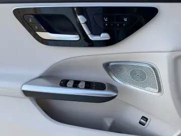 MERCEDES-BENZ C 300 4M AVANTGARDE BURM DIGI LIGHT FAHRASSIST