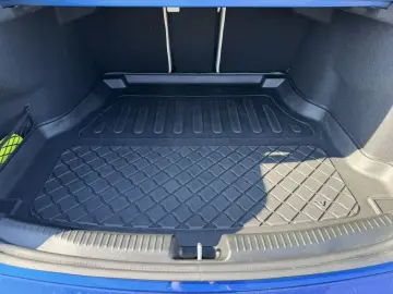 MERCEDES-BENZ C 300 4M AVANTGARDE BURM DIGI LIGHT FAHRASSIST