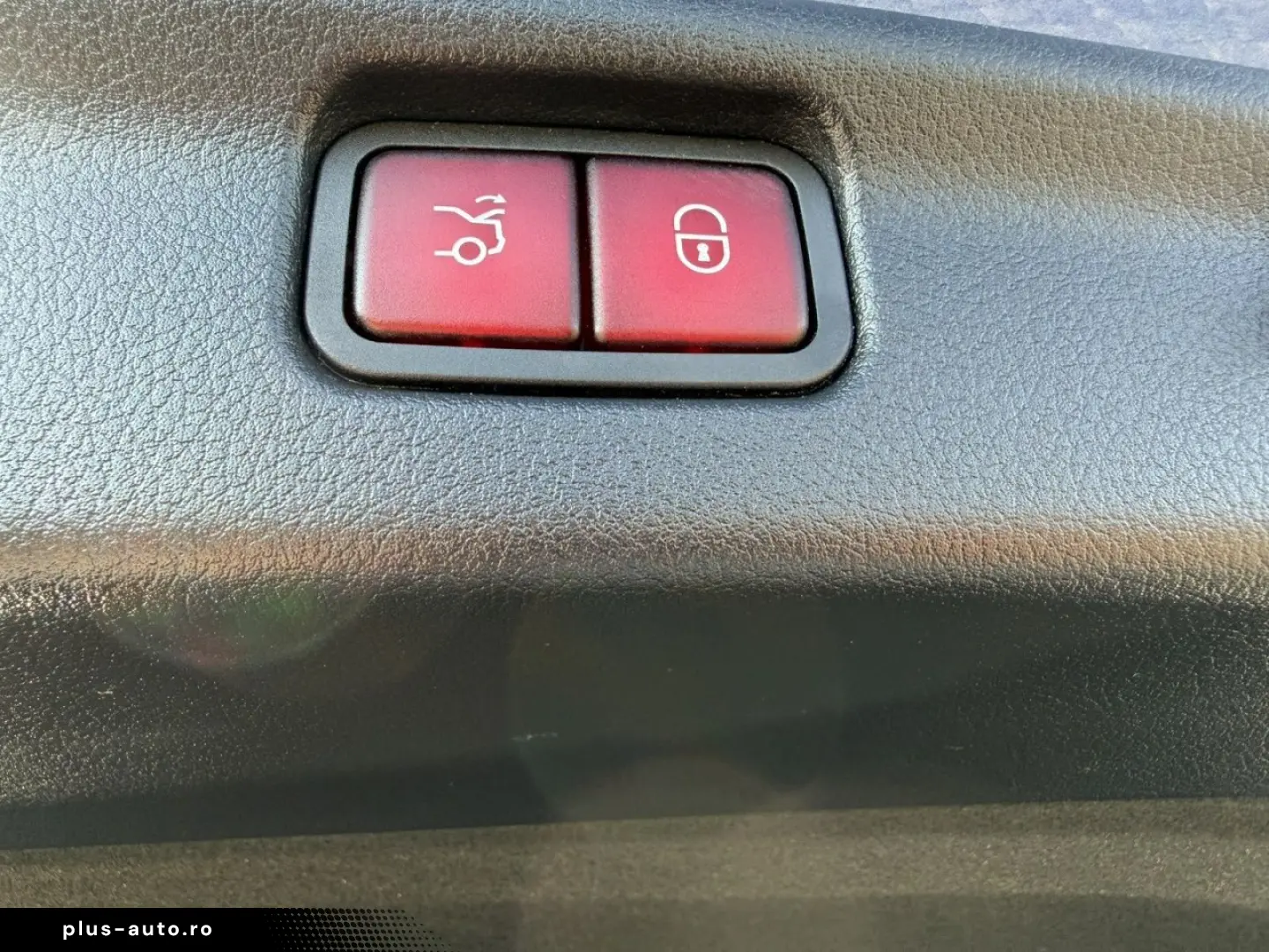 MERCEDES-BENZ C 300 4M AVANTGARDE BURM DIGI LIGHT FAHRASSIST