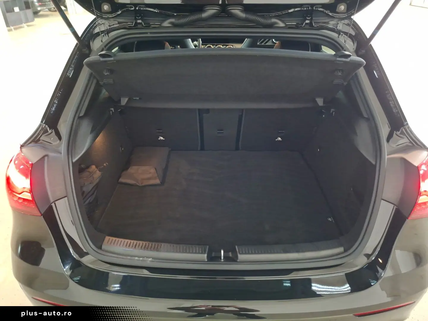 MERCEDES-BENZ A 35 4M AMG Pano Distr 360 Cam Multibeam Night