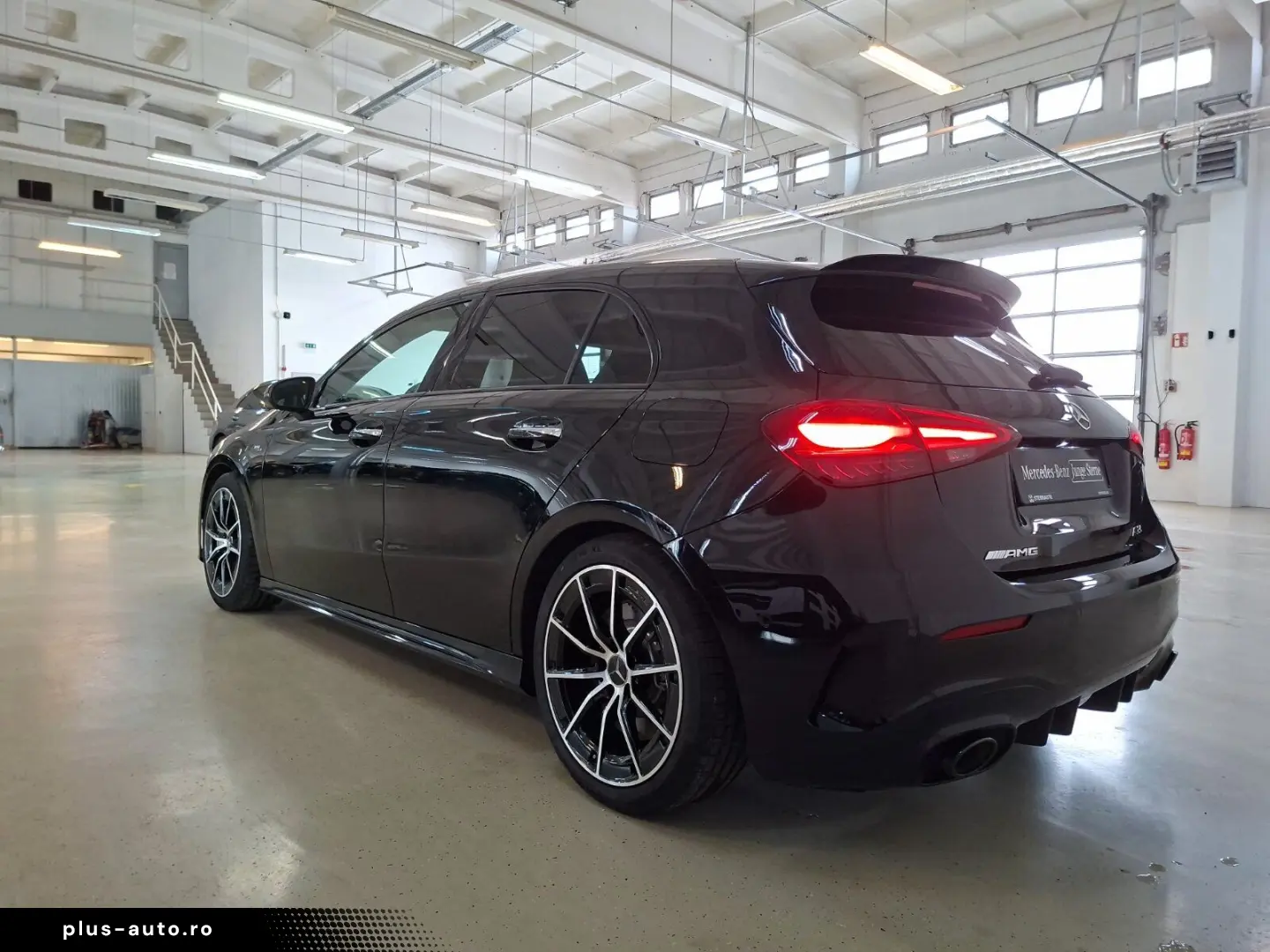 MERCEDES-BENZ A 35 4M AMG Pano Distr 360 Cam Multibeam Night