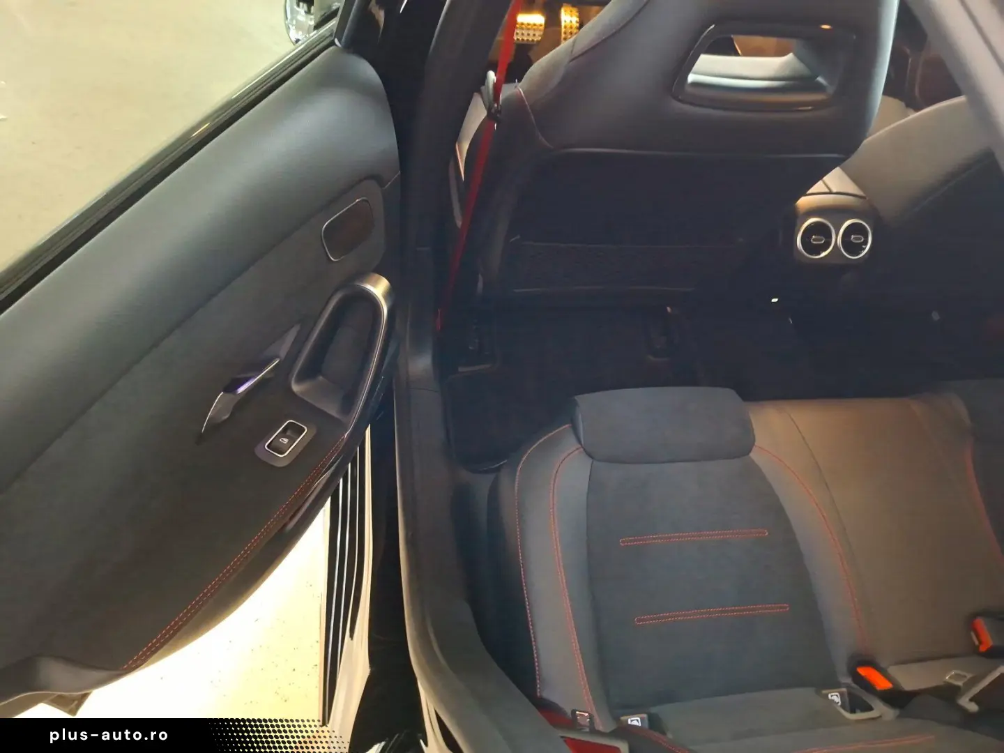 MERCEDES-BENZ A 35 4M AMG Pano Distr 360 Cam Multibeam Night