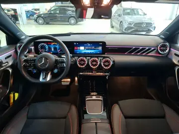 MERCEDES-BENZ A 35 4M AMG Pano Distr 360 Cam Multibeam Night