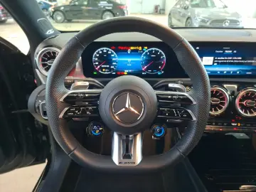 MERCEDES-BENZ A 35 4M AMG Pano Distr 360 Cam Multibeam Night