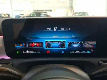 MERCEDES-BENZ A 35 4M AMG Pano Distr 360 Cam Multibeam Night