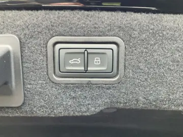 AUDI A8 60 TFSI e QU S-LINE MATRIX AIR HuD B&O AHK