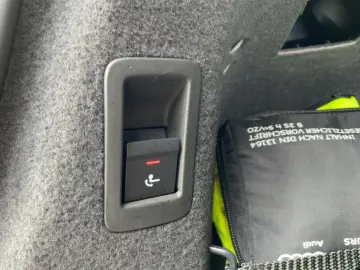 AUDI A8 60 TFSI e QU S-LINE MATRIX AIR HuD B&O AHK