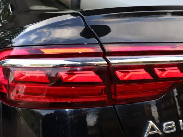 AUDI A8L 60 TFSI V8 lang exclusive KERAMIK UPE217.190