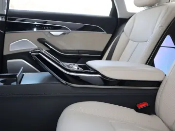 AUDI A8L 60 TFSI V8 lang exclusive KERAMIK UPE217.190