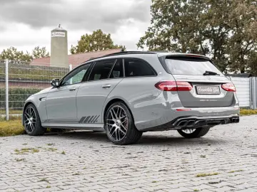 MERCEDES-BENZ E 63 S  FINAL  1 OF 999  SELTENE-FARBE CARBON