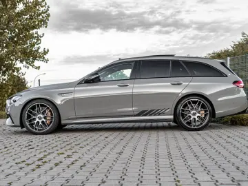 MERCEDES-BENZ E 63 S  FINAL  1 OF 999  SELTENE-FARBE CARBON