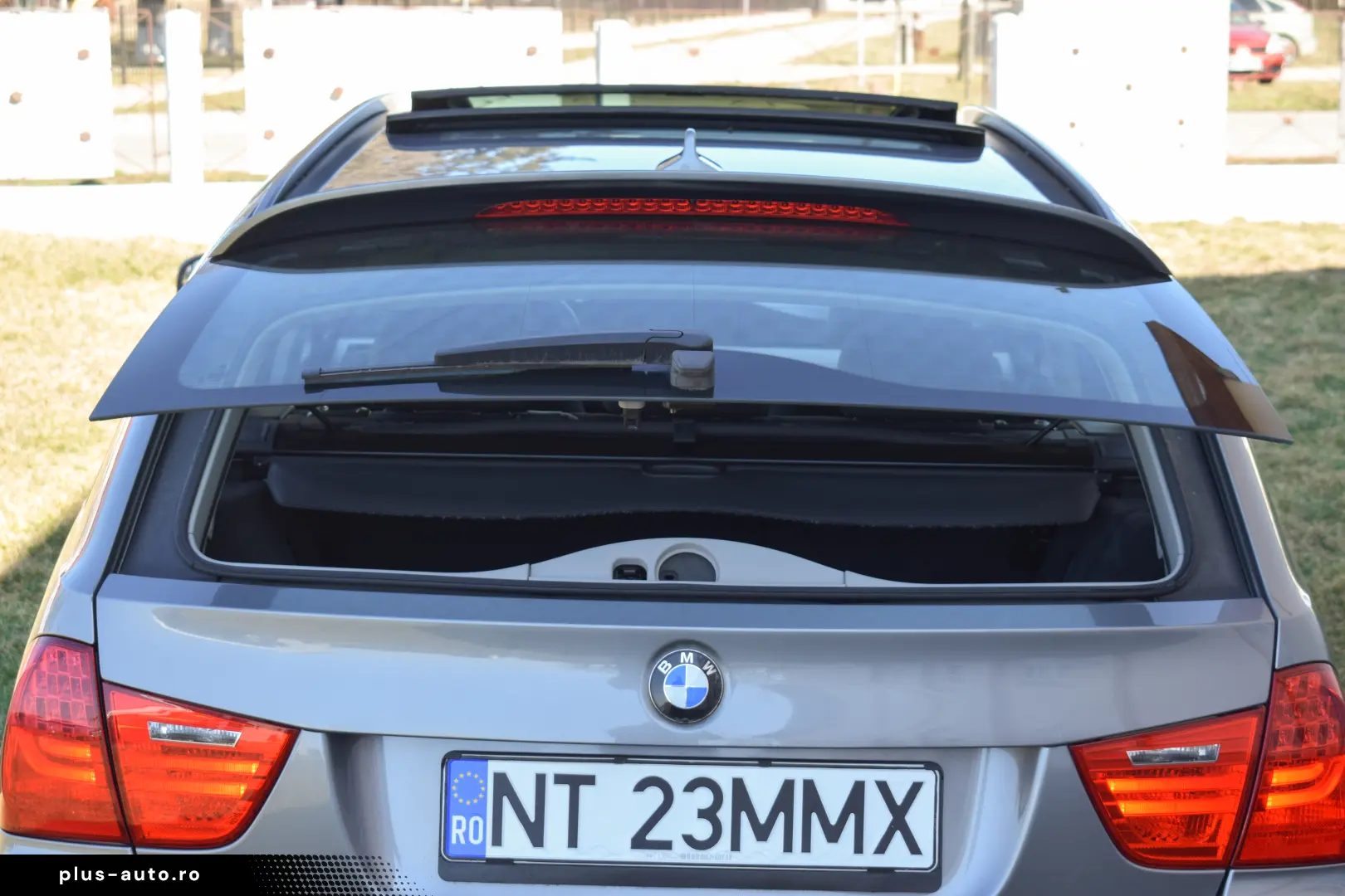 BMW 318D 143CP LCI 2011 Manual