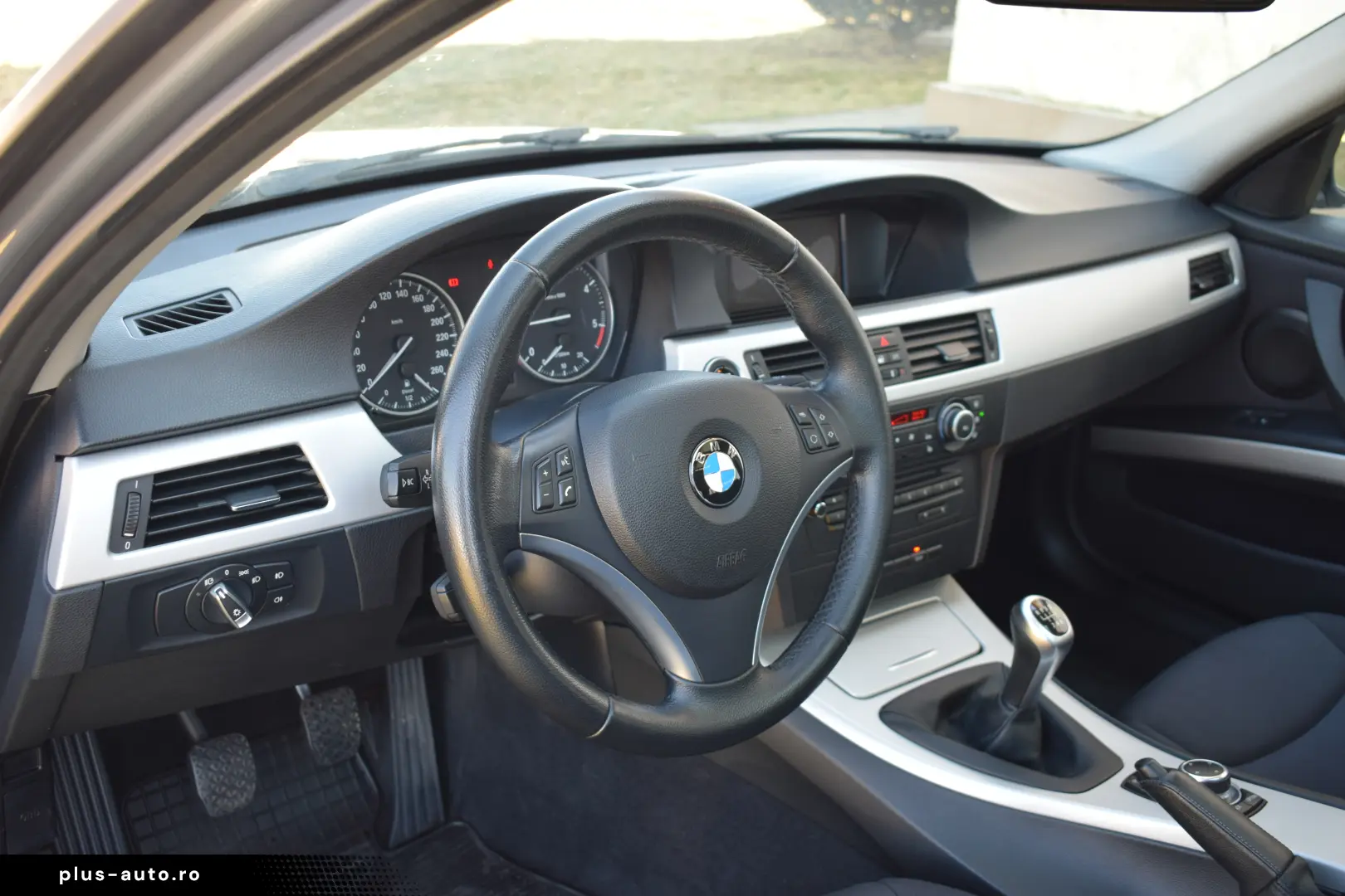 BMW 318D 143CP LCI 2011 Manual
