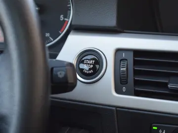 BMW 318D 143CP LCI 2011 Manual