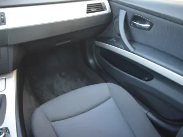 BMW 318D 143CP LCI 2011 Manual