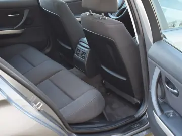 BMW 318D 143CP LCI 2011 Manual