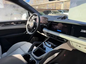 PORSCHE Cayenne Coupe S E-Hybrid Burmester SportDesign