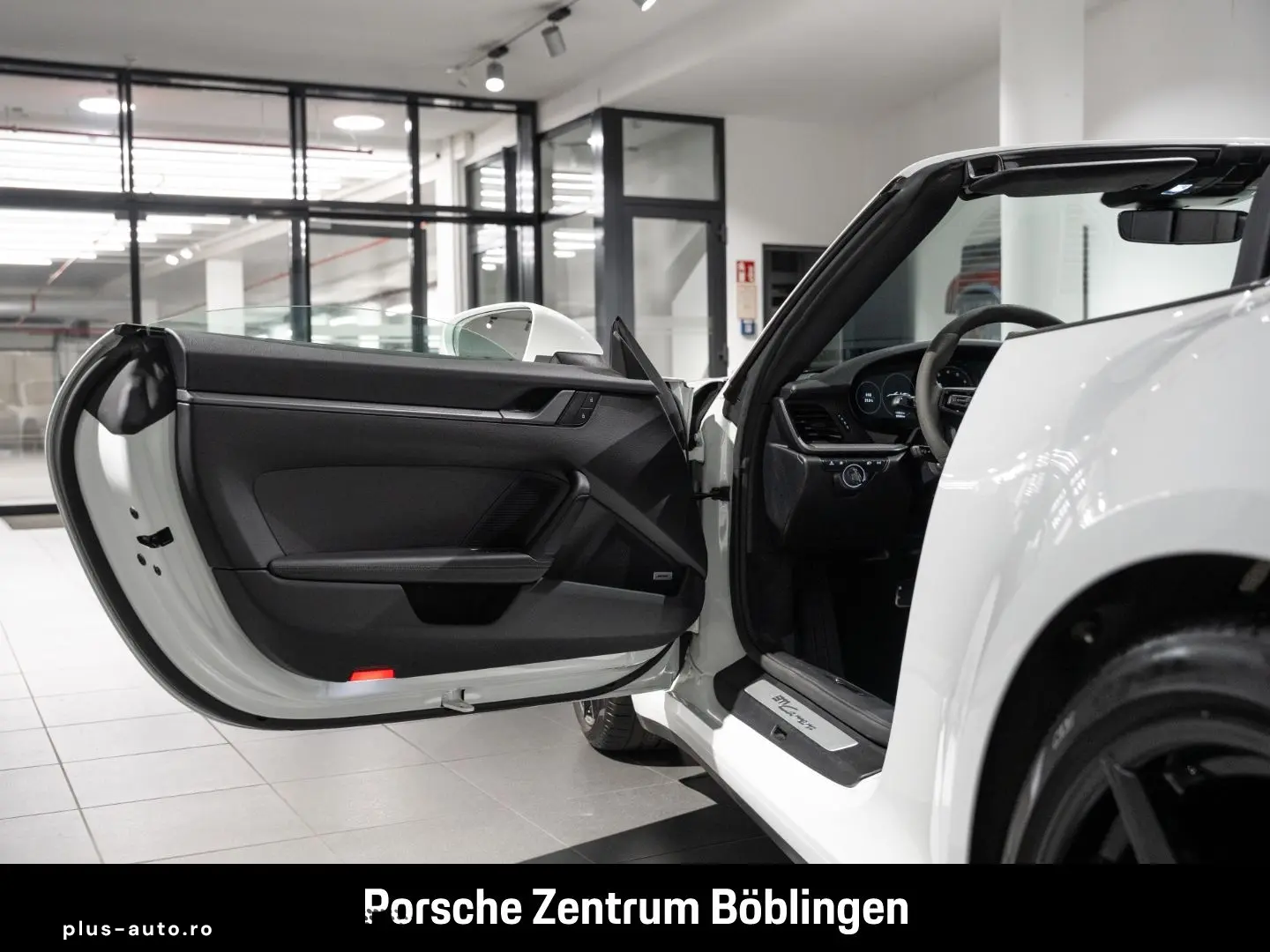 PORSCHE 992 911 Carrera Cabrio Sportabgas Surround View