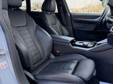 BMW M4 M440i xDrive AT MHEV